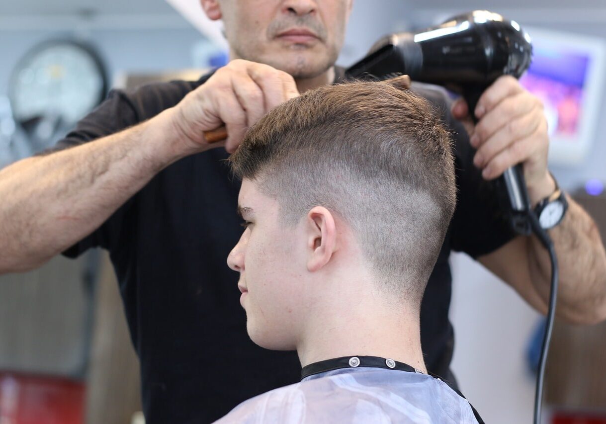 barber, hairdresser, hairstyle-4019672.jpg