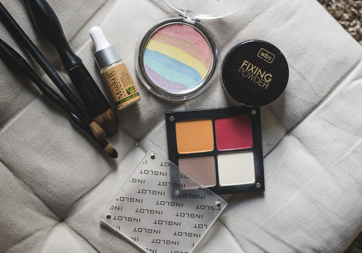 cosmetics, brush, makeup-2746013.jpg